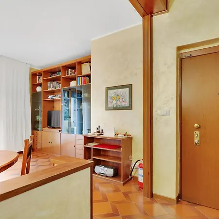 Apartment Dalmazia Cozy Near Linate 13 Min Milan