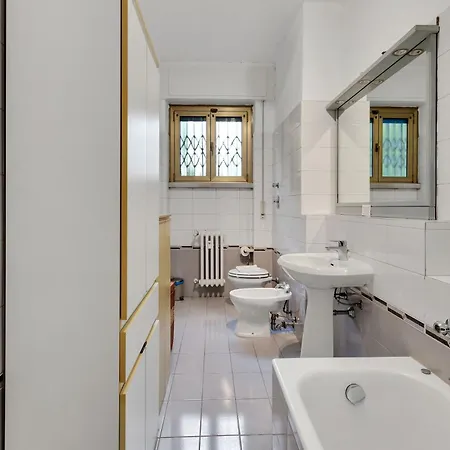 Apartment Dalmazia Cozy Near Linate 13 Min Milan